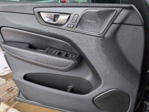 2022 Volvo XC60 B5 Momentum