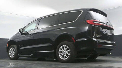 2024 Chrysler Pacifica Touring