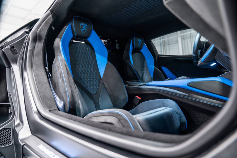 2025 Lamborghini Revuelto