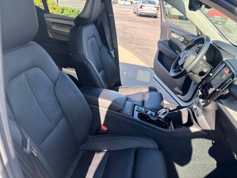 2024 Volvo XC40 B5 Plus Bright Theme