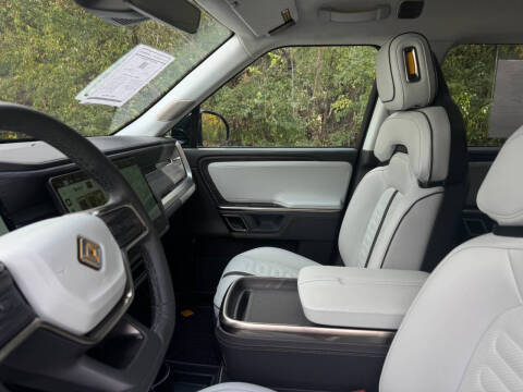 2023 Rivian R1S Adventure