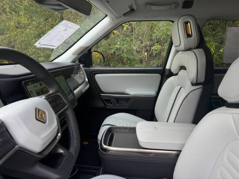 2023 Rivian R1S Adventure