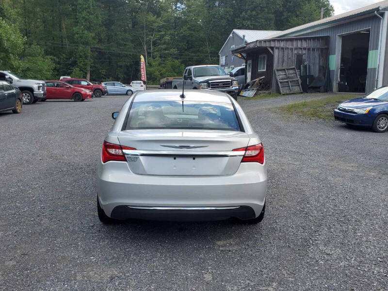 2012 Chrysler 200 Touring photo 5