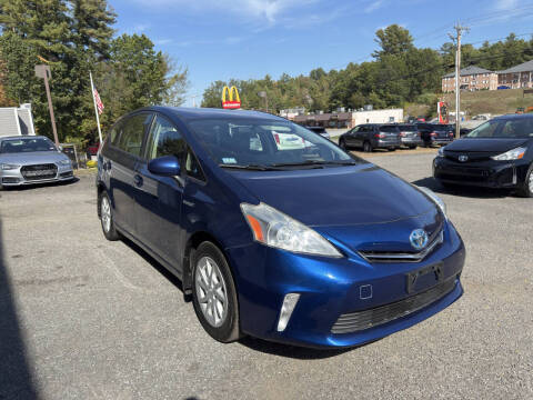 2013 Toyota Prius v Three