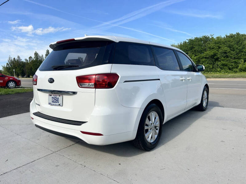 2016 Kia Sedona L