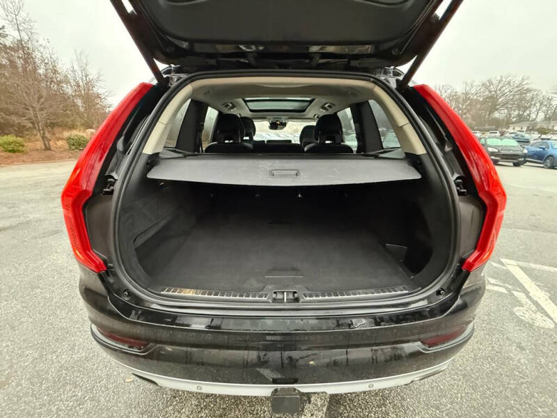2016 Volvo XC90 T5 Momentum