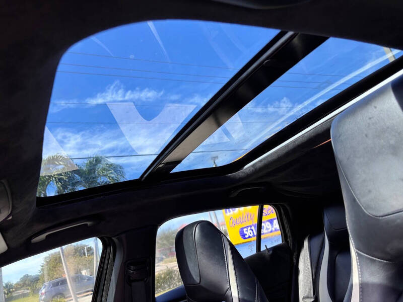 2017 Infiniti QX30 Sport