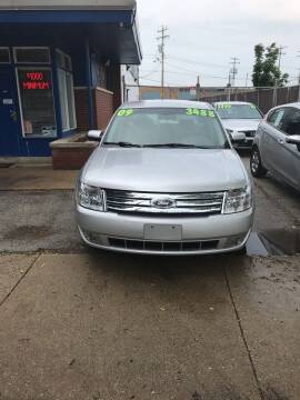 2009 Ford Taurus for sale at Square Business Automotive in Milwaukee WI