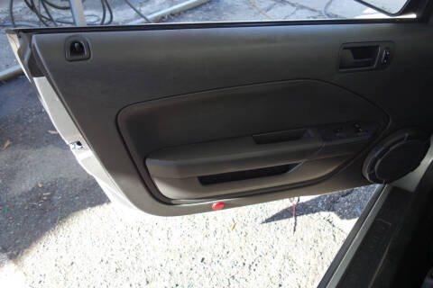 2005 Ford Mustang V6 Deluxe