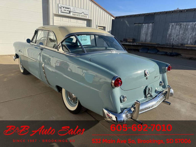 1952 Ford Crestline