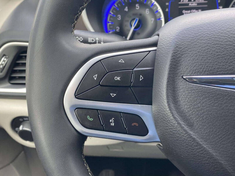 2023 Chrysler Voyager LX