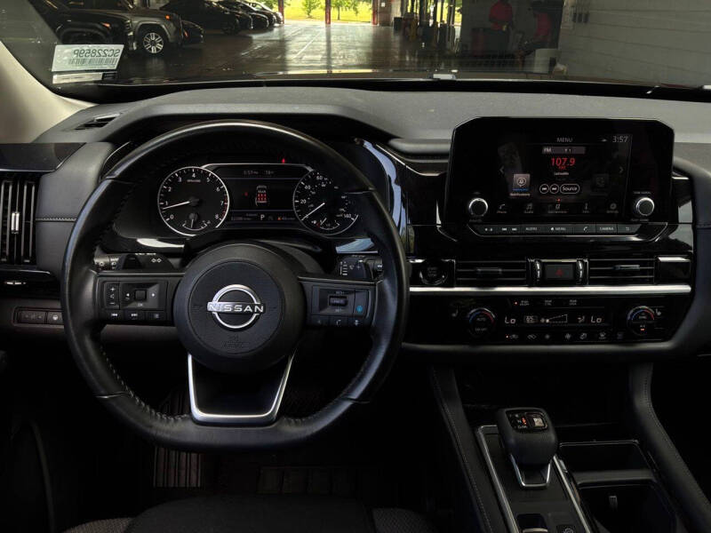 2025 Nissan Pathfinder SV