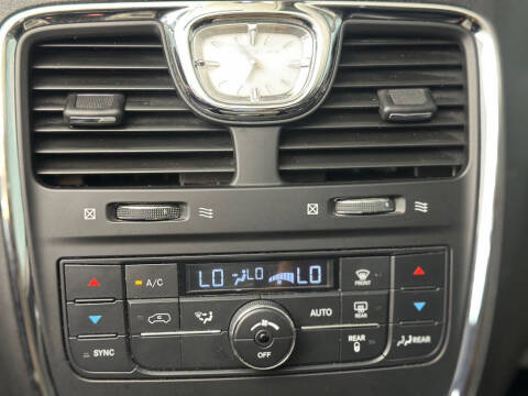 2014 Chrysler Town and Country Touring