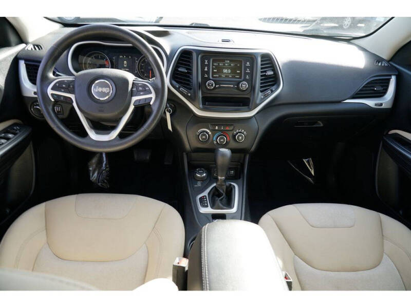 2017 Jeep Cherokee Sport