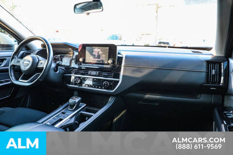 2022 Nissan Pathfinder SV