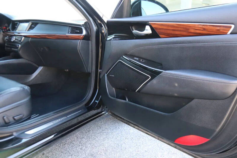 2017 Kia Cadenza Technology