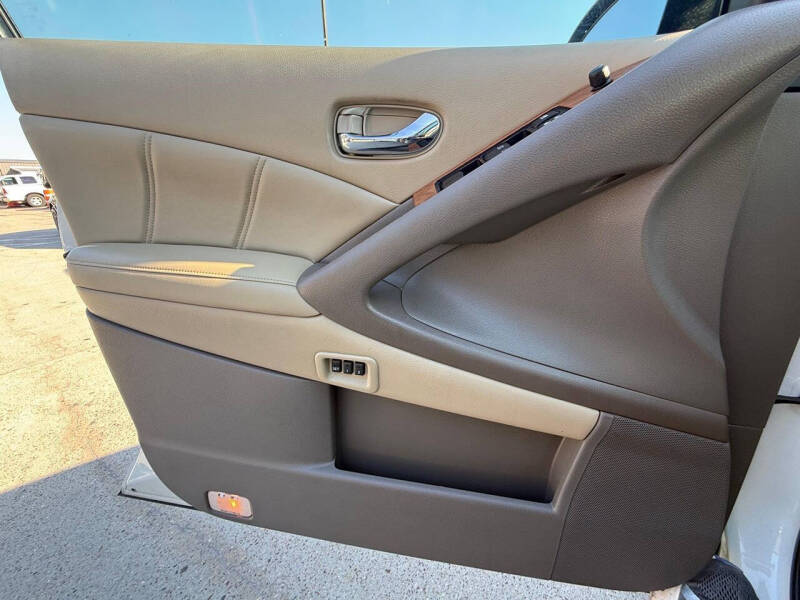 2011 Nissan Murano LE