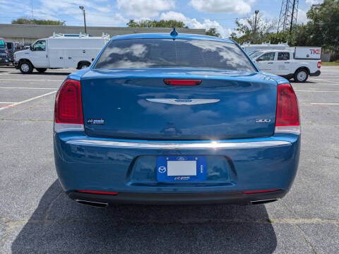 2022 Chrysler 300 Touring