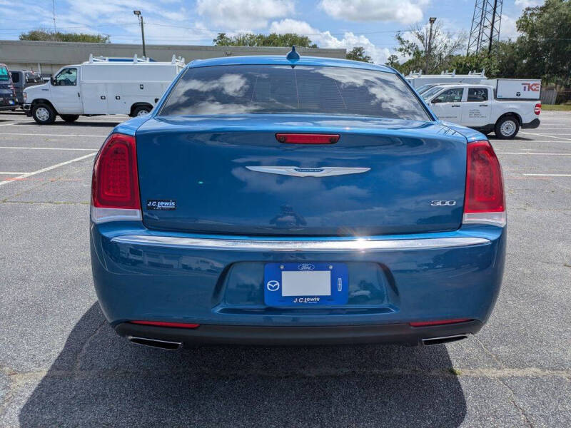 2022 Chrysler 300 Touring