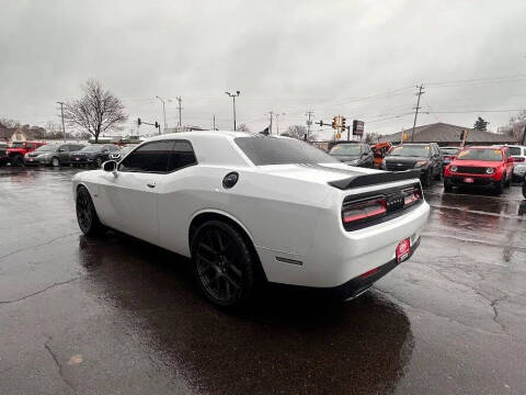 2018 Dodge Challenger 392 HEMI Scat Pack Shaker