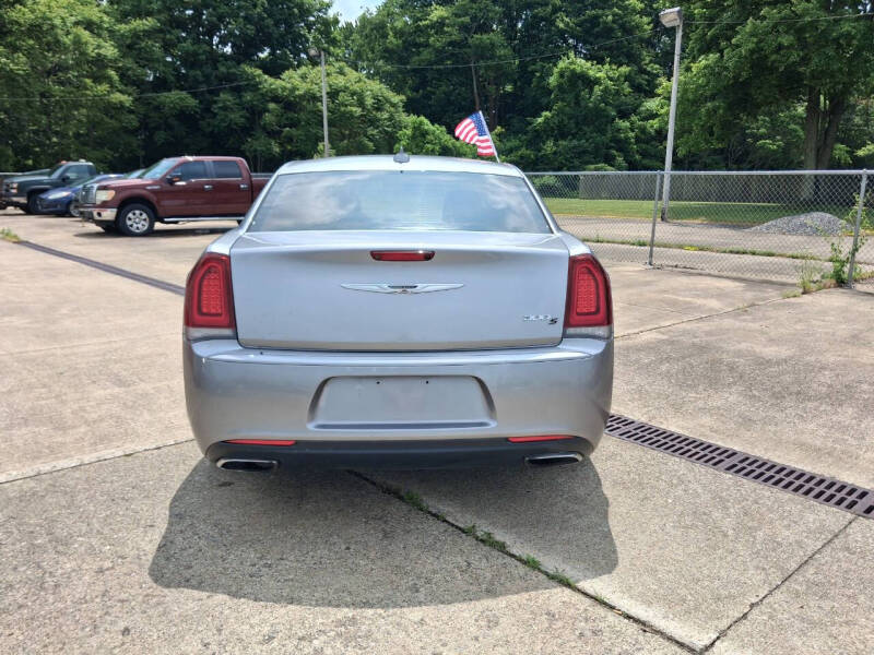 2015 Chrysler 300 S - Photo 8