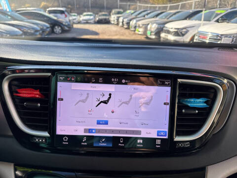 2024 Chrysler Pacifica Touring L