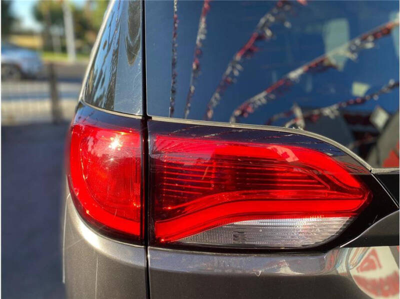 2017 Chrysler Pacifica Touring-L Plus