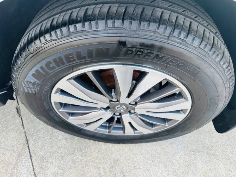 2017 Nissan Pathfinder SV