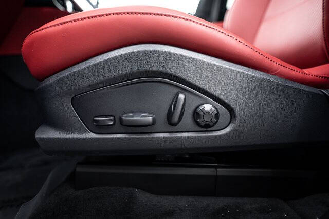 2025 Porsche Macan 4S Electric