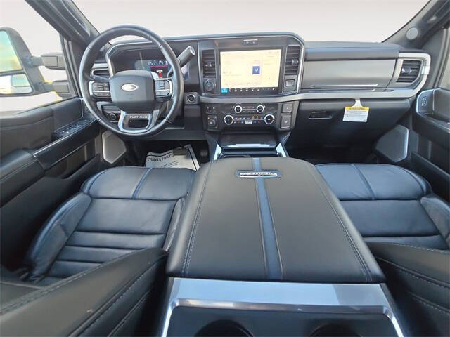 2025 Ford F-450 Super Duty Platinum