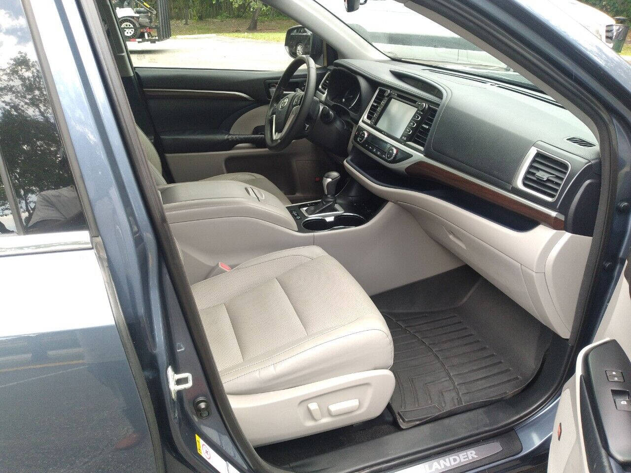 2014 Toyota Highlander  - $25,999
