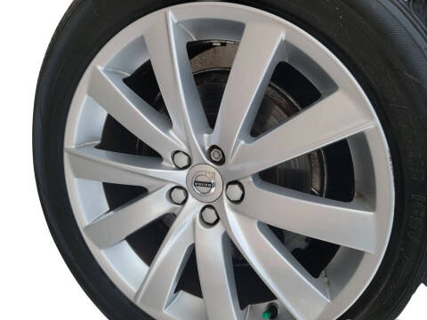 2016 Volvo XC90 T6 Momentum