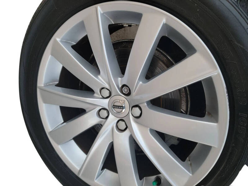 2016 Volvo XC90 T6 Momentum