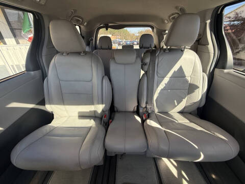 2018 Toyota Sienna XLE 8-Passenger