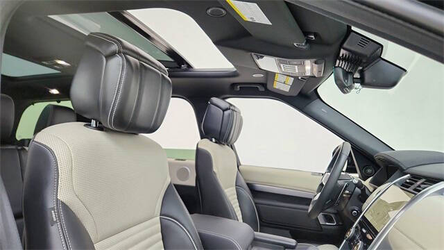 2024 Land Rover Discovery P300 Dynamic SE