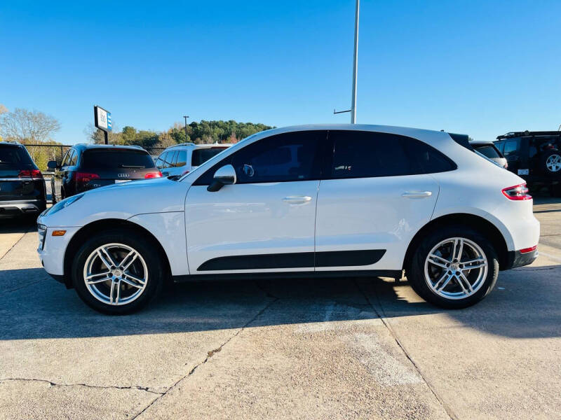 2017 Porsche Macan Base photo 9