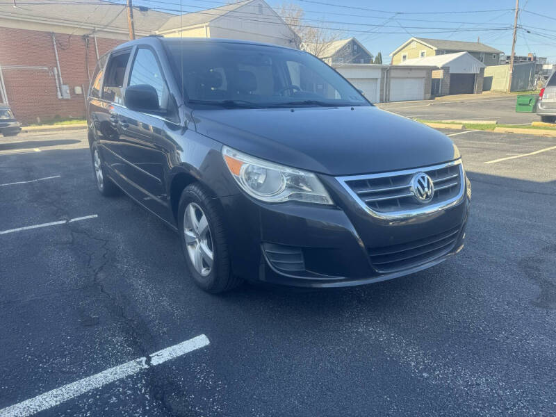 2011 Volkswagen Routan SE