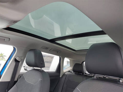 2025 Volkswagen Taos SE Black 4Motion