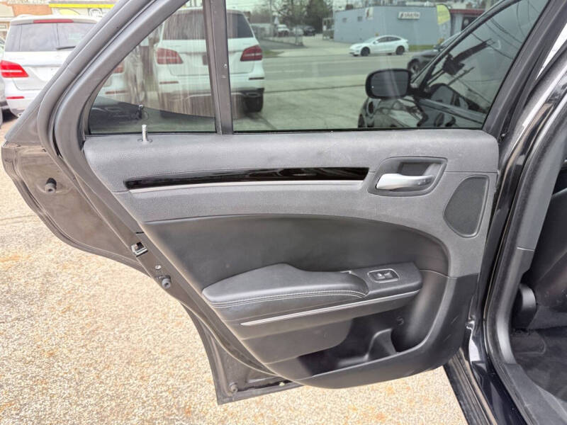 2017 Chrysler 300 S