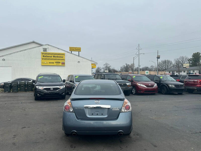 2011 Nissan Altima S photo 6