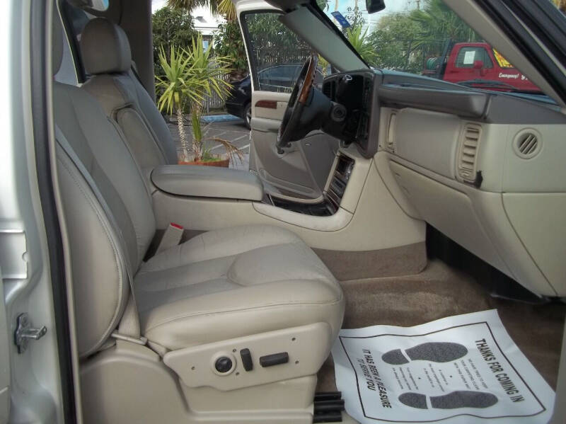 2004 Cadillac Escalade Base photo 36