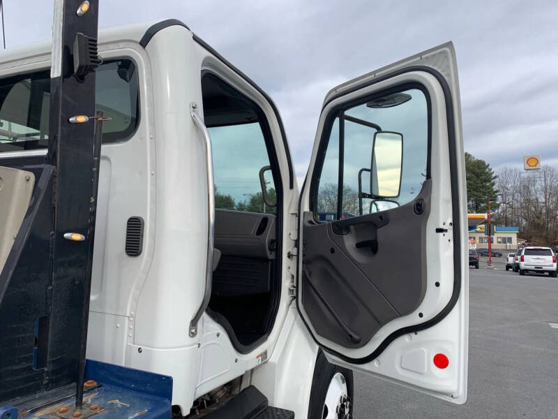 2017 Freightliner M2 106