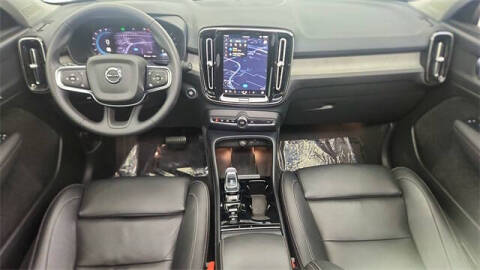 2024 Volvo XC40 B5 Plus Dark Theme