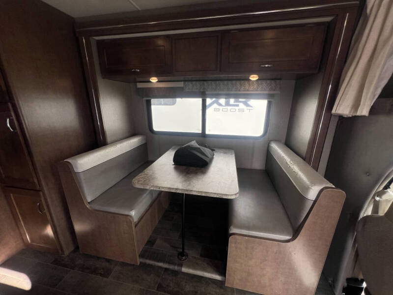 2019 Winnebago Outlook