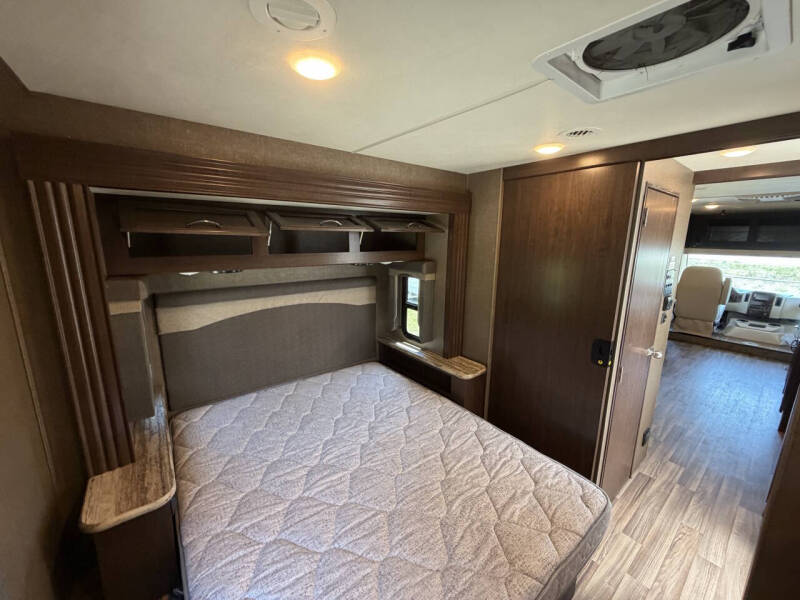 2018 Thor Motor Coach Ace 30.3