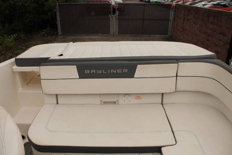 2018 Bayliner VR5 Bowrider