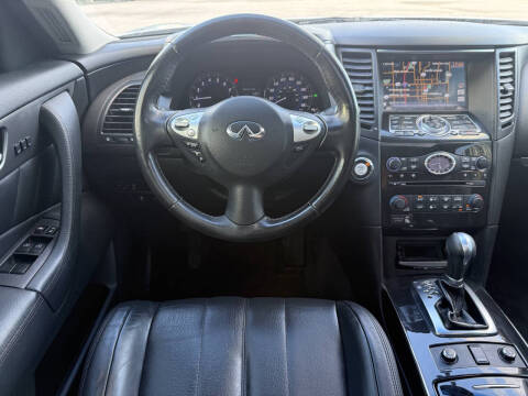 2017 Infiniti QX70