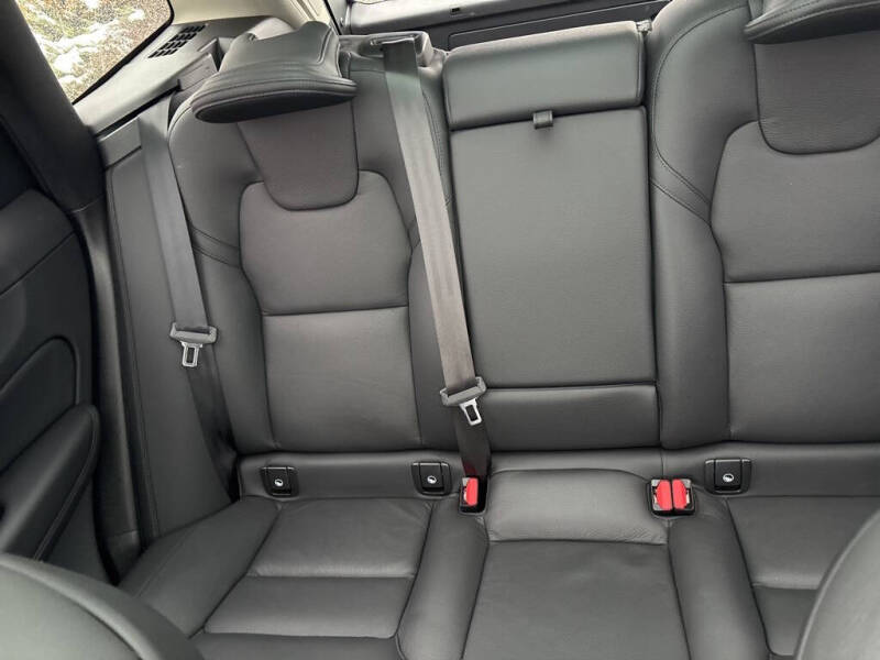 2025 Volvo XC60 B5 Plus Dark Theme