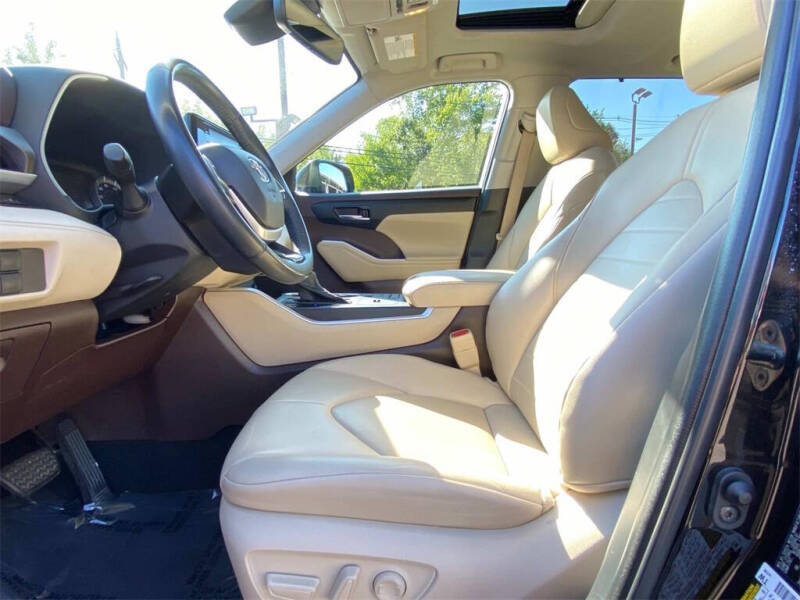 2022 Toyota Highlander Hybrid XLE