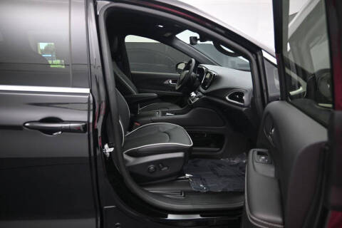 2027 Chrysler Pacifica Limited